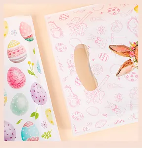 Detailansicht der Oster-Geschenktüten mit niedlichen Kaninchen- und bunten Eiermustern.