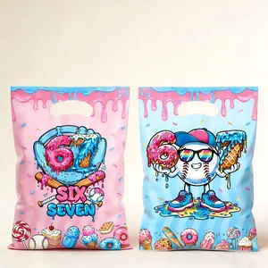 Gedetailleerd overzicht van kleurrijke cadeautasjes met honkbal- en donutthema