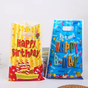 Sacchetti regalo colorati di compleanno con finitura perlata per bomboniere e dolci.