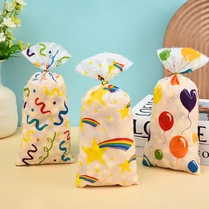 Drei bunte OPP-Snackbeutel mit Regenbogen- und Ballonmustern für Party-Süßigkeiten.
