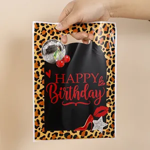Bolsa de regalo de cumpleaños con estampado de leopardo, texto Happy Birthday y bola de discoteca