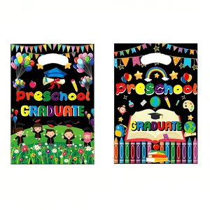 Kleurrijke plastic cadeauzakjes voor kleuterdiploma met vrolijke schoolillustraties
