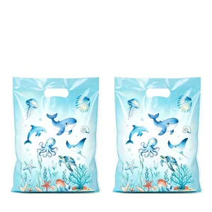 Due sacchetti regalo a tema oceano con stampe di animali marini ad acquerello per bambini