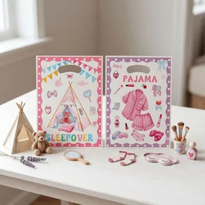 Sacs cadeaux colorés pour soirée pyjama avec illustrations de pyjama et tente pour fille