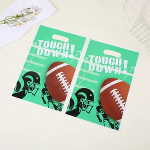 Bolsas de regalo verdes para fiestas con tema de fútbol y estampado de TOUCHDOWN!