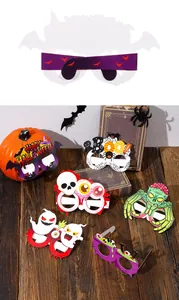 Vista dettagliata di vari occhiali di carta di Halloween con motivi a fantasma e zucca.