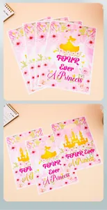 Gros plan de sacs cadeaux roses château de princesse pour fête de 4ème anniversaire