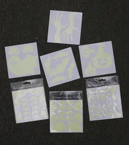 Lot de stickers d'Halloween phosphorescents avec fantômes, chauves-souris et yeux brillants.