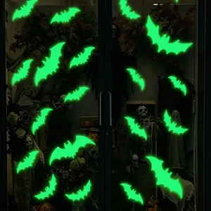 Autocollants de chauve-souris Halloween vert fluo sur une porte vitrée pour la fête