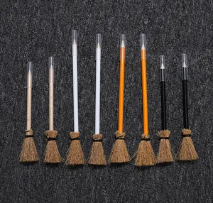 Lápices en miniatura con forma de escoba de bruja de Halloween en cuatro colores con tapas