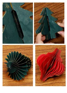 Dettaglio di ornamenti natalizi 3D in carta a nido d'ape con raffinati bordi dorati.