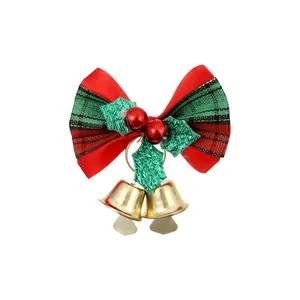 Fiocco natalizio rosso e verde con campanellini dorati per regali e decorazioni artigianali