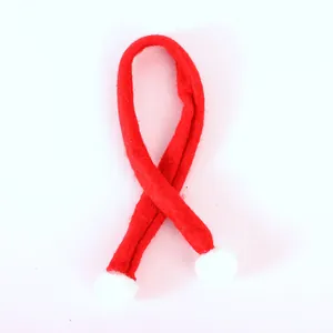 Mini sciarpa natalizia rossa con pompon bianchi per decorazione di bottiglie di vino