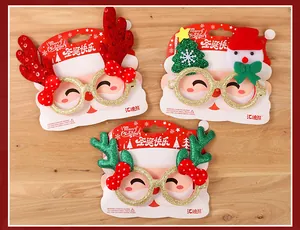 Drei Arten von funkelnden Weihnachtsbrillengestellen mit Rentiergeweih und Schneemann.