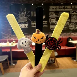 Braccialetti a scatto di Halloween con zucca, ragno e fantasma di peluche morbido