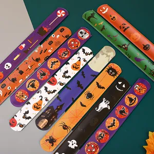Kleurrijke Halloween-slapbanden met diverse ontwerpen van pompoenen, spoken en spinnen