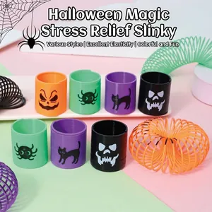 Jeu de ressorts magiques d'Halloween en plastique coloré avec des motifs effrayants.
