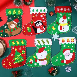 Juego de calcetines navideños de fieltro festivos con Papá Noel y muñeco de nieve