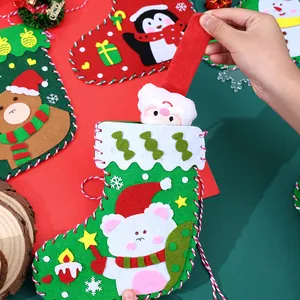 Calcetines de Navidad festivos de fieltro con lindos diseños de animales animados