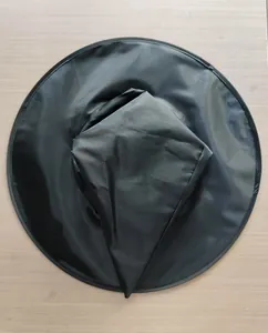 Vue détaillée d'un chapeau de sorcière noir en tissu Oxford pour Halloween