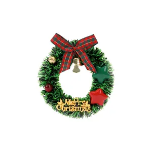 Festlicher Mini-Weihnachtskranz Kühlschrankmagnet mit Schleife und goldener Glocke
