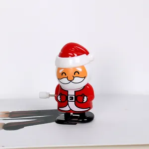 Detailaufnahme vom Weihnachtsmann-Aufziehspielzeug mit mechanischem Uhrwerk-System.