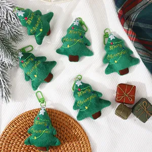 Portachiavi albero di Natale in peluche verde con ricamo per i regali delle feste