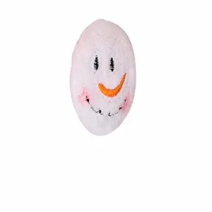 Detailansicht eines Plüsch-Schneemann-Anhängers mit Maßen für Höhe, Breite und Tiefe.