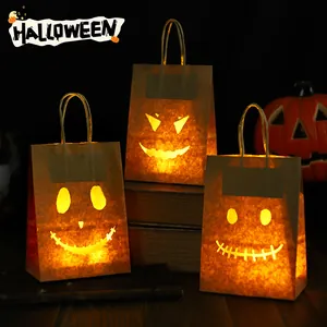 Sacchetti regalo di Halloween luminosi in carta con facce di zucca per bambini