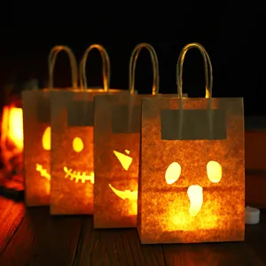 Sacchetti regalo di carta luminosi per Halloween con facce di zucca e fantasma per dolci