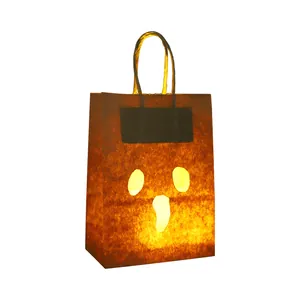 Sacchetto regalo di Halloween luminoso in carta con faccia di fantasma e luce LED calda