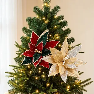 Eleganti fiori di stella di Natale artificiali rossi e oro per l'albero di Natale.