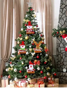 Lot de décorations de Noël en peluche avec Père Noël, bonhomme de neige et renne.
