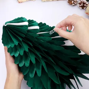Decorazione albero di Natale in carta a nido d'ape verde con graffette
