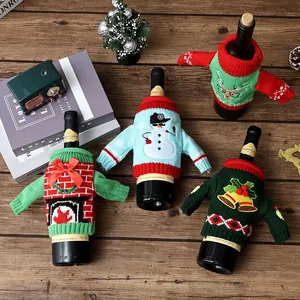 Set mit 4 gestrickten Weihnachts-Weinflaschenhüllen mit Schneemann- und Rentier-Motiven