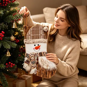 Grande chaussette de Noël marron avec bonhomme de neige en peluche pour déco