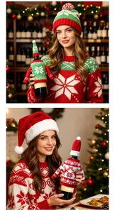 Vue détaillée d'un pull de bouteille de vin tricoté festif pour décoration de Noël.