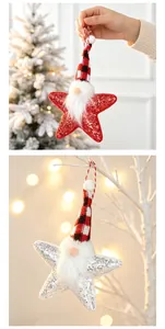 Detaillierte Ansicht von roten und silbernen Pailletten-Sternwichteln für den Weihnachtsbaum