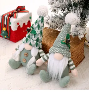 Paar Plüsch-Weihnachtszwerge mit strukturierten Strickmützen und langen Bärten Dekoration