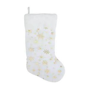 Calza di Natale in peluche bianco con motivi a fiocco di neve dorati e gancio incluso.
