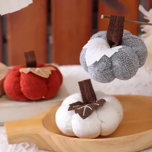 Set van drie gebreide pompoen ornamenten voor Thanksgiving oogstfeest decor