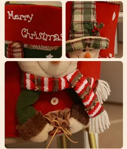 Vue détaillée de la figurine de bonhomme de neige 3D sur une housse de chaise de Noël