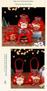 Sacs-cadeaux de Noël rouges décoratifs avec des personnages festifs du Père Noël et de l'ours.