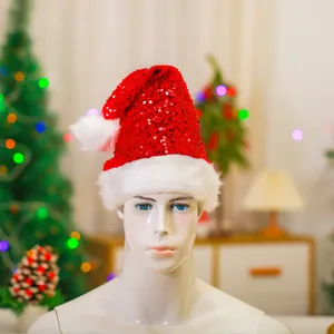 Cappello di Babbo Natale con paillettes rosse e bordo in peluche per feste natalizie.