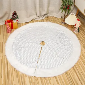 Elegante zilveren kerstboomrok met pailletten en witte rand van imitatiebont voor decoratie