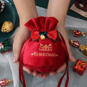Roter Samt Weihnachtsbeutel mit Kordelzug, Schleife und goldenem MERRY CHRISTMAS-Aufdruck