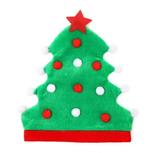 Kreativer grüner Weihnachtsbaum-Partyhut mit roten und weißen Pompons und Stern