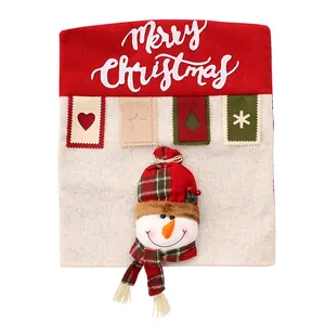 Funda navideña para silla con un muñeco de nieve en 3D y texto de Feliz Navidad.