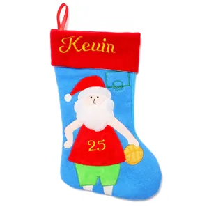 Großer blauer Weihnachtssocken aus Filz mit Basketball-Weihnachtsmann und Kevin Stickerei.