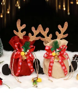 Decoratieve kerstcadeautasjes met rendiergewei voor vakantiesnoepjes en kleine cadeau's